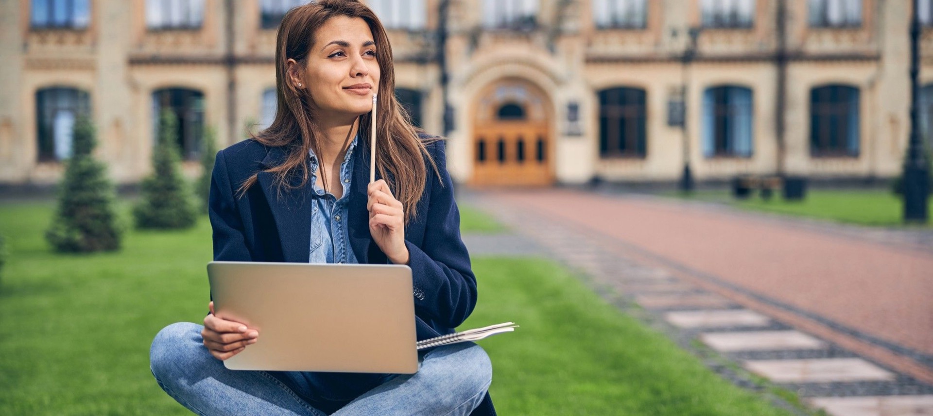 المنح الدراسية